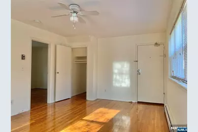 139 W Englewood Avenue 1A #1A, Teaneck Township, NJ 07666 - Photo 2