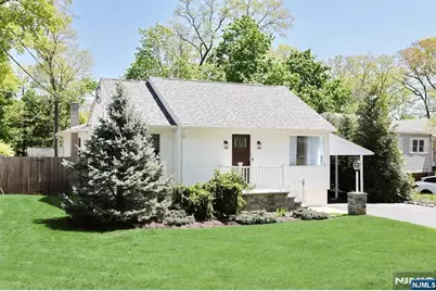 28 Minnehaha Boulevard, Oakland, NJ 07436 - Photo 1