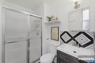 394 Woodlawn Ave 2, Jersey City, NJ 07305 - Photo 16