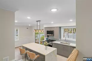 16 Coles Ct, River Edge, NJ 07661 - Photo 12