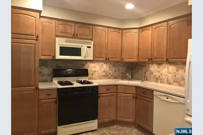 327 Linden Street 327 #327, Mahwah, NJ 07430 - Photo 2