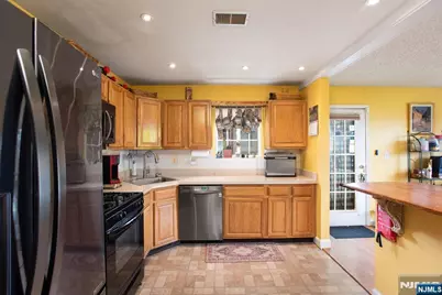 89 Vaughan Drive 824 #824, Newark, NJ 07103 - Photo 12