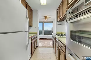 2077 Center Ave 20C, Fort Lee, NJ 07024 - Photo 18