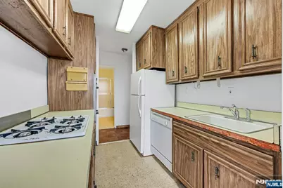 2077 Center Avenue 20C #20C, Fort Lee, NJ 07024 - Photo 16