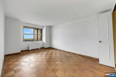 2077 Center Avenue 20C #20C, Fort Lee, NJ 07024 - Photo 2