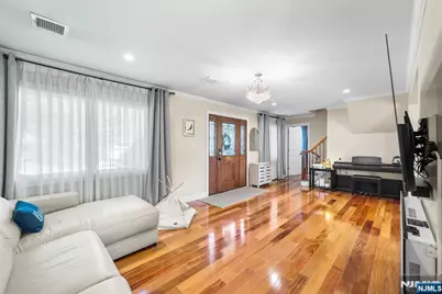 124 Crain Road, Paramus, NJ 07652 - Photo 8