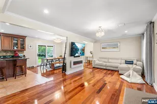 124 Crain Rd, Paramus, NJ 07652 - Photo 4
