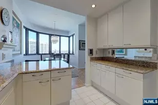 100 Carlyle Dr 17B-N, Cliffside Park, NJ 07010 - Photo 4