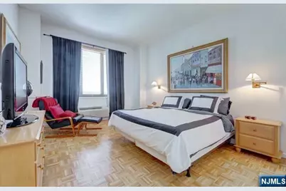 100 Carlyle Drive 17B-N #17B-N, Cliffside Park, NJ 07010 - Photo 18