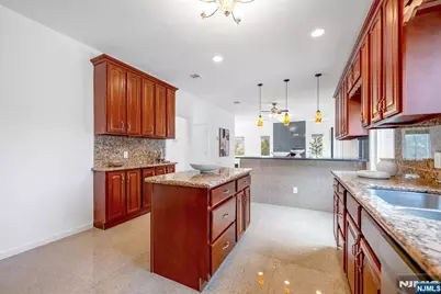 177 Lawson Place, Paramus, NJ 07652 - Photo 18