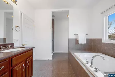 177 Lawson Place, Paramus, NJ 07652 - Photo 28