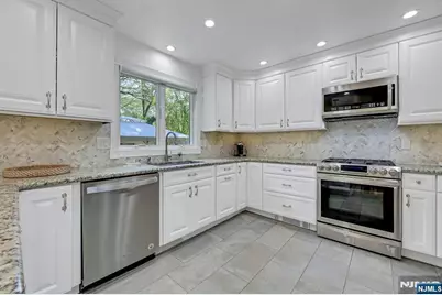 154 Spring Valley Road, Park Ridge, NJ 07656 - Photo 12