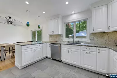 154 Spring Valley Road, Park Ridge, NJ 07656 - Photo 14