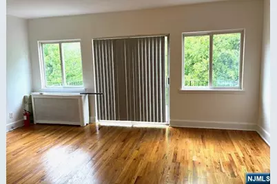 95 Hobart Street 2nd F #2nd F, Ridgefield Park, NJ 07660 - Photo 2