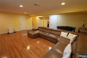 10 Queens Ln, Wayne, NJ 07470 - Photo 22