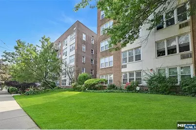 2160 Center Avenue 2L #2L, Fort Lee, NJ 07024 - Photo 1