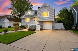 43 Berwyn Pl, Bergenfield, NJ 07621 - Photo 2