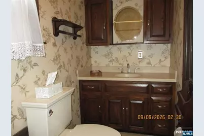 516 Willow Avenue, Lyndhurst Township, NJ 07071 - Photo 8