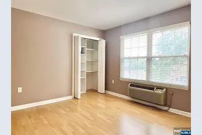 547 Gorge Road 4B #4B, Cliffside Park, NJ 07010 - Photo 12