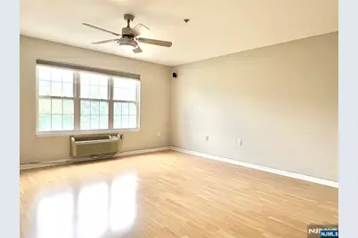 547 Gorge Road 4B #4B, Cliffside Park, NJ 07010 - Photo 4