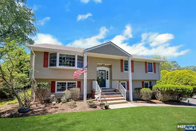 32 Tuscarora Drive, Oakland, NJ 07436 - Photo 2
