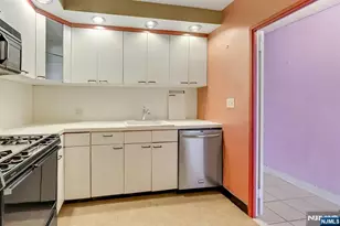 5 Horizon # 907, Fort Lee, NJ 07024 - Photo 18