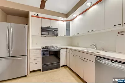 5 Horizon # 907, Fort Lee, NJ 07024 - Photo 20