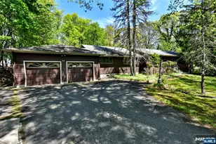 72 Brookside Dr, Upper Saddle River, NJ 07458 - Photo 4
