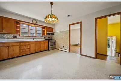 304 Gilbert Avenue, Elmwood Park, NJ 07407 - Photo 14