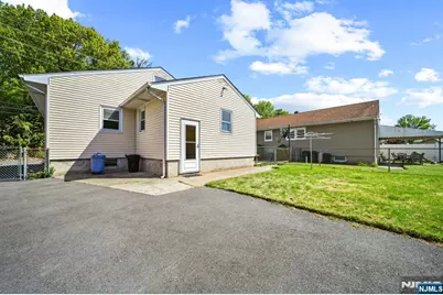 304 Gilbert Avenue, Elmwood Park, NJ 07407 - Photo 28