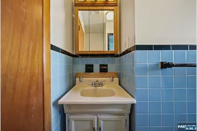 304 Gilbert Avenue, Elmwood Park, NJ 07407 - Photo 8