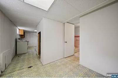 304 Gilbert Avenue, Elmwood Park, NJ 07407 - Photo 20