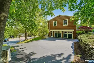 95 Knollton Rd, Allendale, NJ 07401 - Photo 4