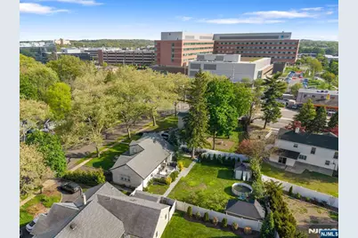 707 Chadwick Drive, Paramus, NJ 07652 - Photo 30