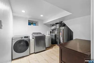 707 Chadwick Drive, Paramus, NJ 07652 - Photo 20