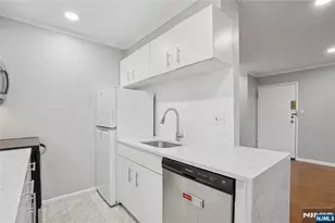 56 68th Street 7, Guttenberg, NJ 07093 - Photo 4