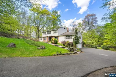639 Pawnee Lane, Franklin Lakes, NJ 07417 - Photo 44