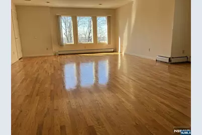 843 Pleasantview Terrace, Ridgefield, NJ 07657 - Photo 2
