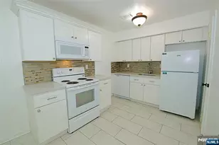 9 Village Way 4, Vernon, NJ 07462 - Photo 2