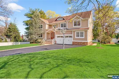 125 E Gramercy Place, Glen Rock, NJ 07452 - Photo 2