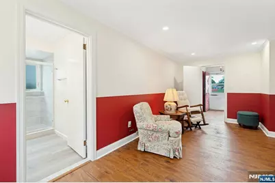 320 W Clinton Avenue, Bergenfield, NJ 07621 - Photo 16