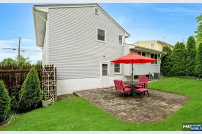 320 W Clinton Avenue, Bergenfield, NJ 07621 - Photo 32