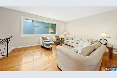 320 W Clinton Avenue, Bergenfield, NJ 07621 - Photo 6
