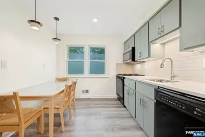 320 W Clinton Avenue, Bergenfield, NJ 07621 - Photo 12