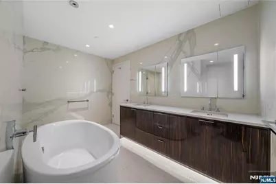 800 Ave At Port Imperial 619 #619, Weehawken, NJ 07086 - Photo 16