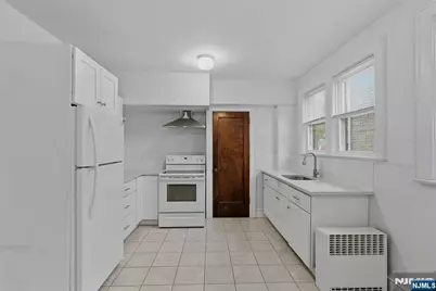 465 Oakdene Avenue 1 #1, Cliffside Park, NJ 07010 - Photo 14