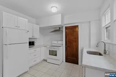465 Oakdene Avenue 1 #1, Cliffside Park, NJ 07010 - Photo 16