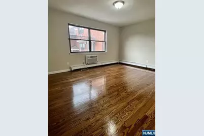 289 Essex M #M, Hackensack, NJ 07601 - Photo 4