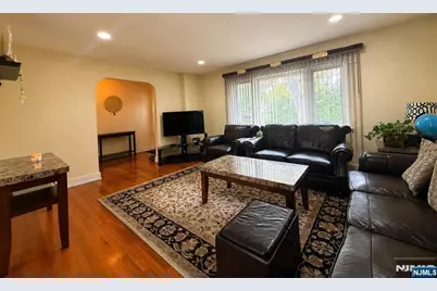 372 Main Street, Bergenfield, NJ 07621 - Photo 4