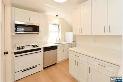 244 Van Winkle Avenue 2 #2, Hawthorne, NJ 07506 - Photo 8